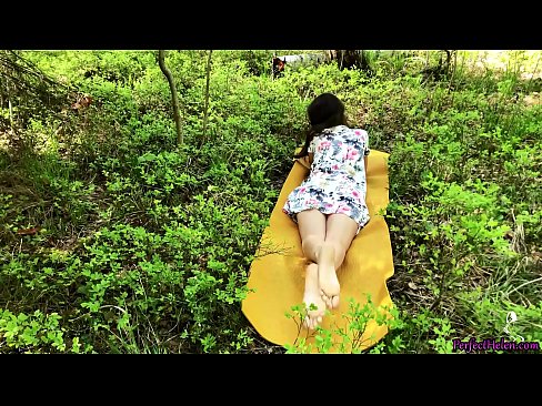 ❤️ 陌生人在Tinder上自慰我的阴部,并在树林里热情地做爱 Sex video